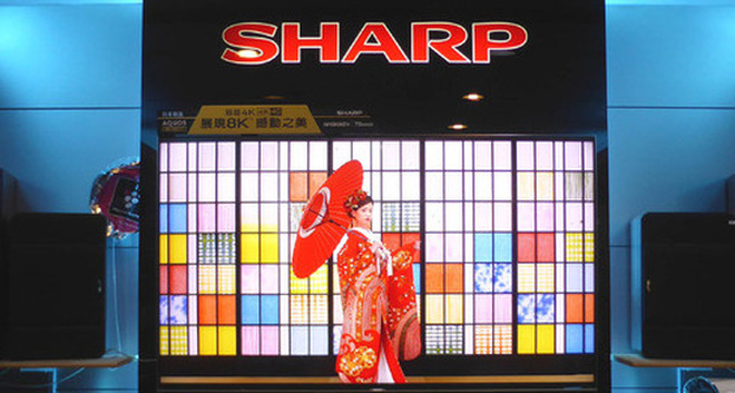 Sharp chính thức "bán mình" cho Foxconn